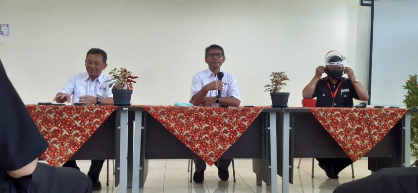 Kunjungan Bapak ” Haris Hartoni ” Dir.PSE Ke SMP Telkom Bandung