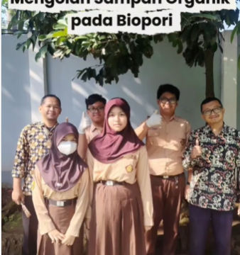 TIM ADIWIYATA BAGIAN BIOPORI SMP TELKOM BANDUNG